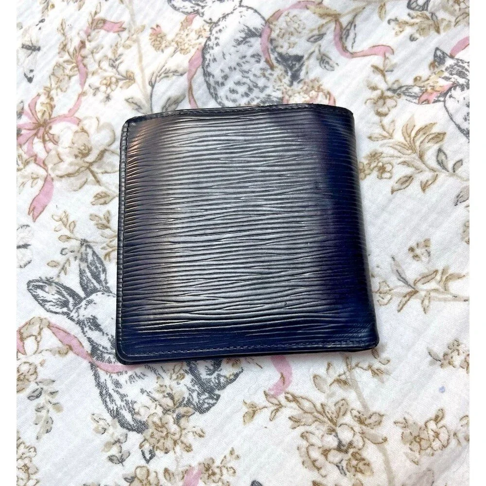Louis Vuitton Men’s Black Bi-fold Wallet Recently Reconditioned